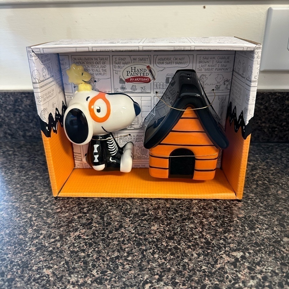 Peanuts Halloween Snoopy Woodstock Ceramic Salt & Pepper Shakers Set Skeleton